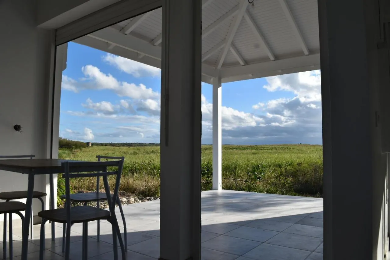 Kaz A Klemence Gite Creole Avec Piscine Et Table Dhotes A Anse Bertrand غوادلوب